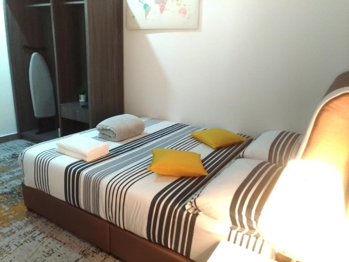 Golden Troika Kota Bharu - 2 Bedrooms Экстерьер фото